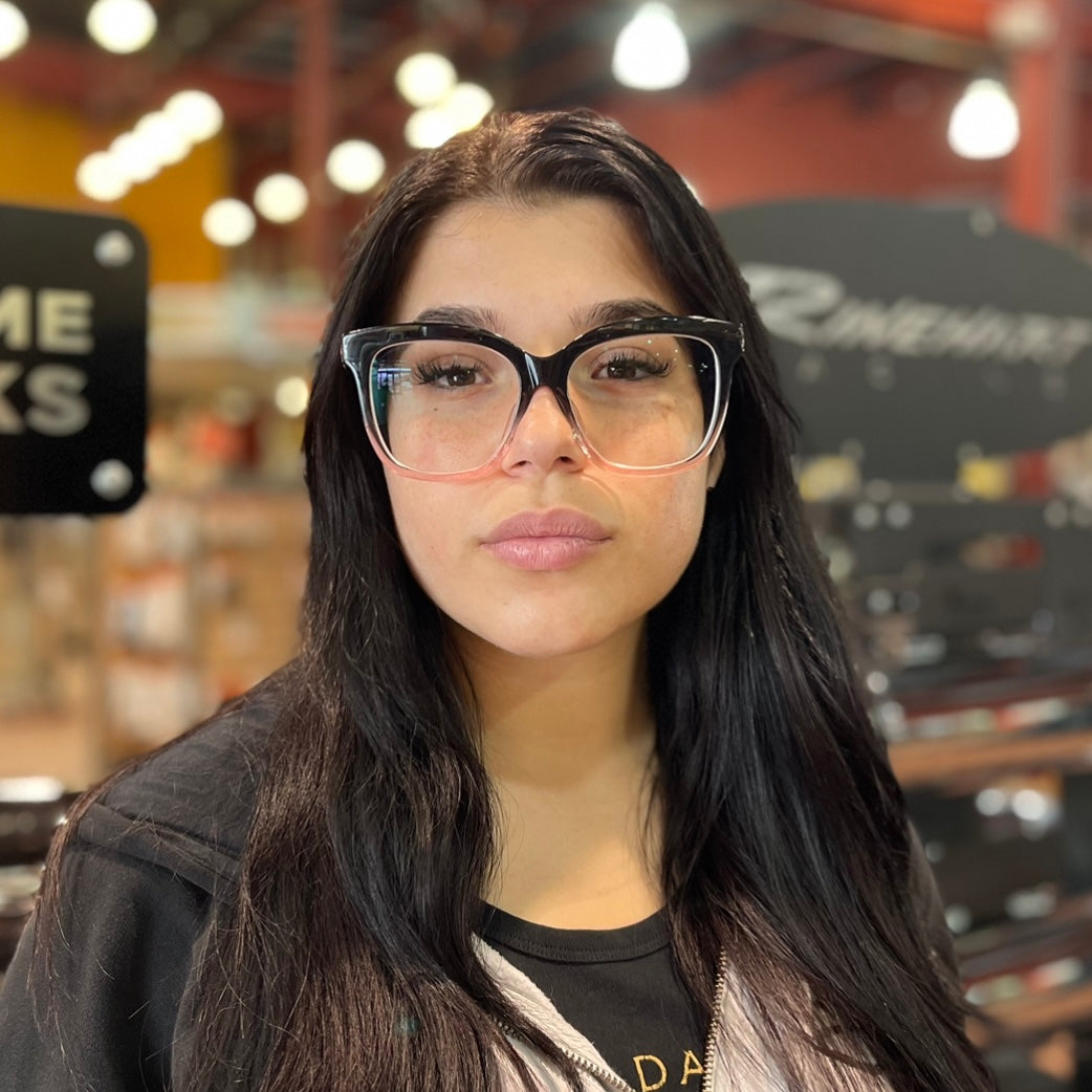 IN-PERSON EYEWEAR STYLING