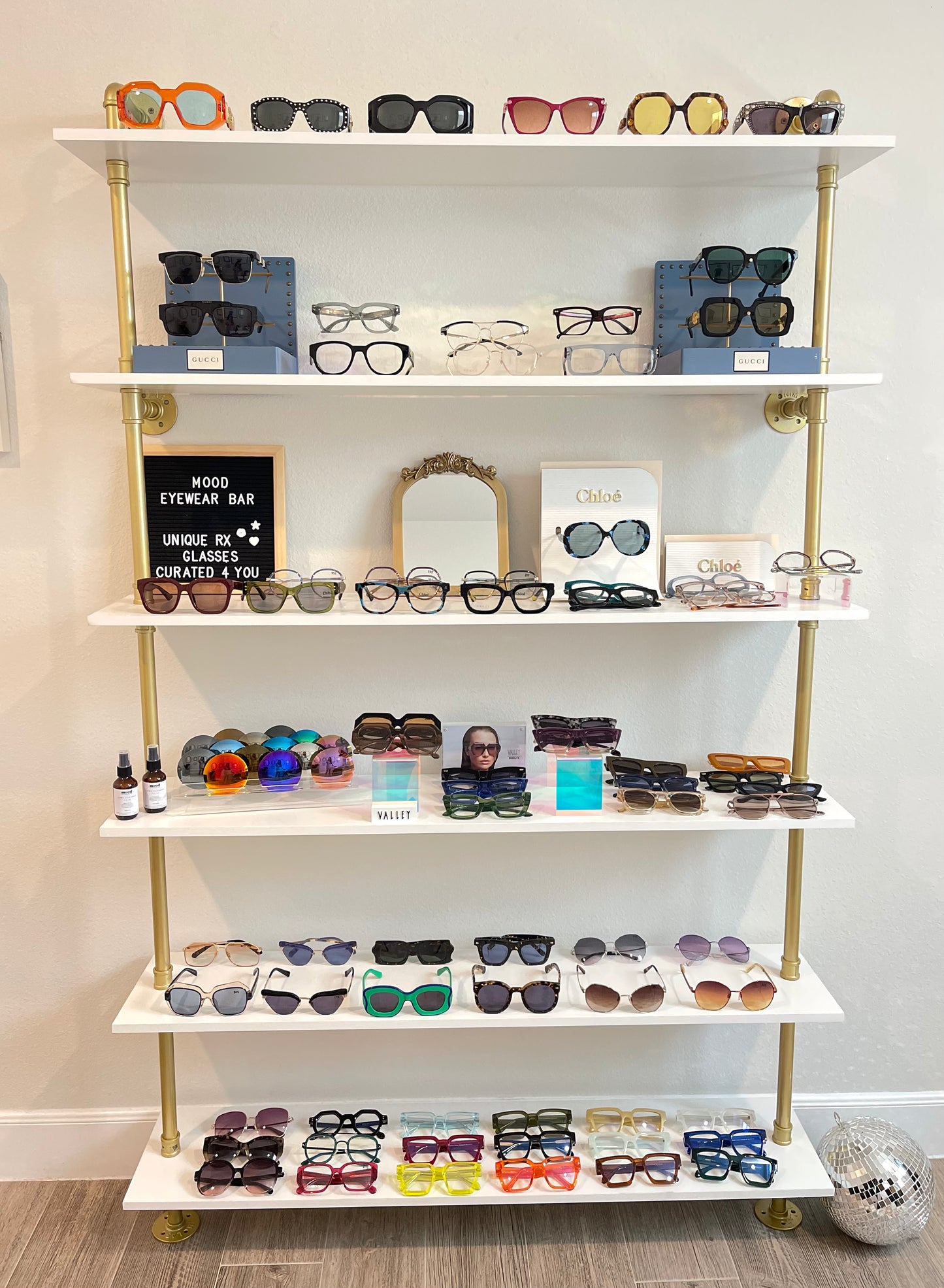 IN-PERSON EYEWEAR STYLING