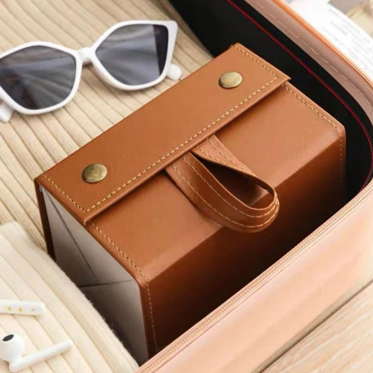 EYEWEAR TRAVEL CASE